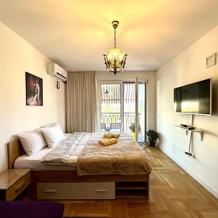 Yellowhouse Пристина Екстериор снимка