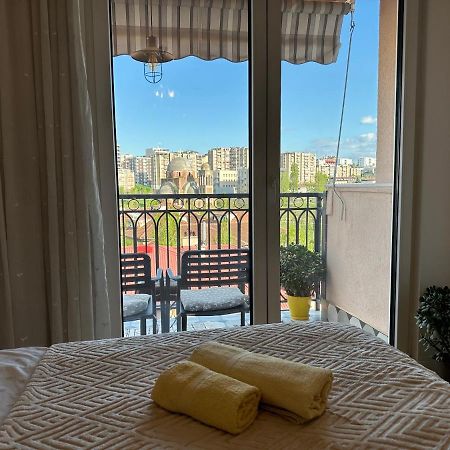 Yellowhouse Пристина Екстериор снимка