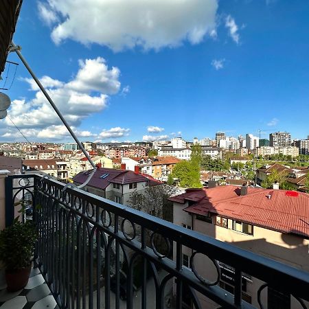 Yellowhouse Пристина Екстериор снимка