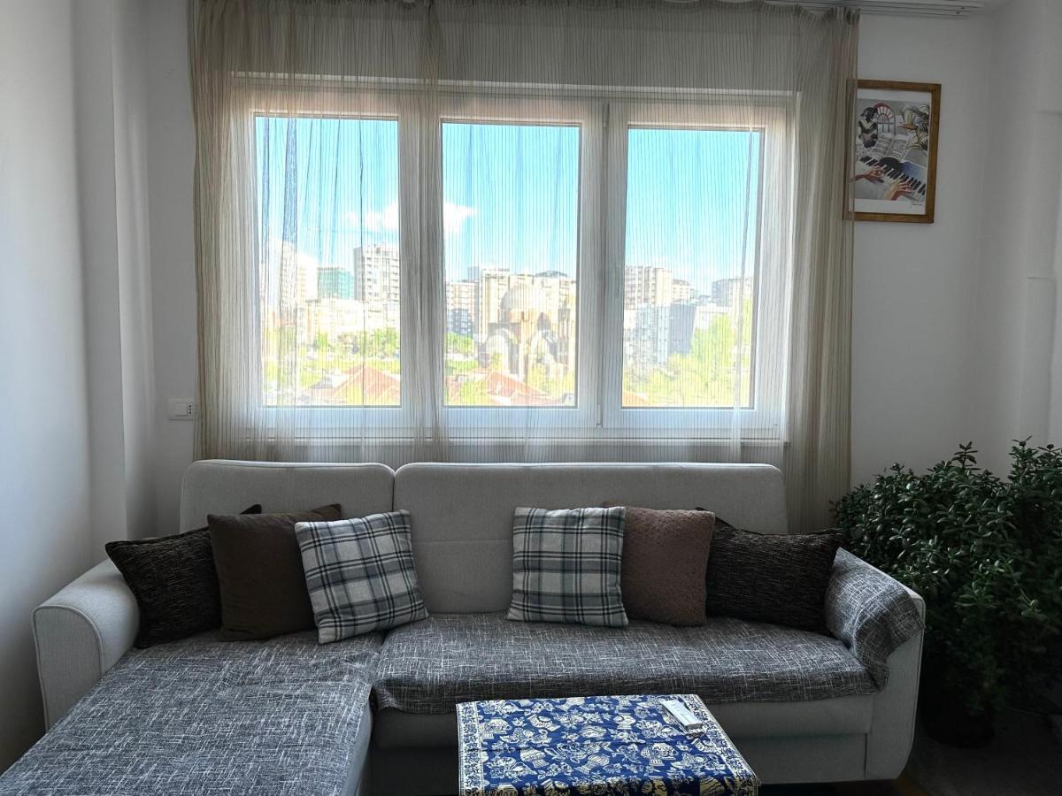Yellowhouse Пристина Екстериор снимка