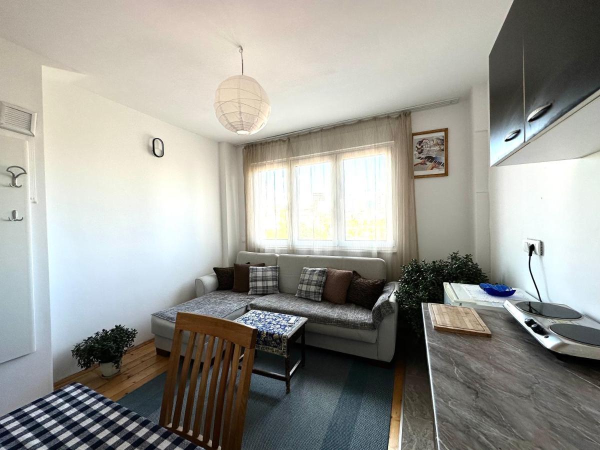 Yellowhouse Пристина Екстериор снимка