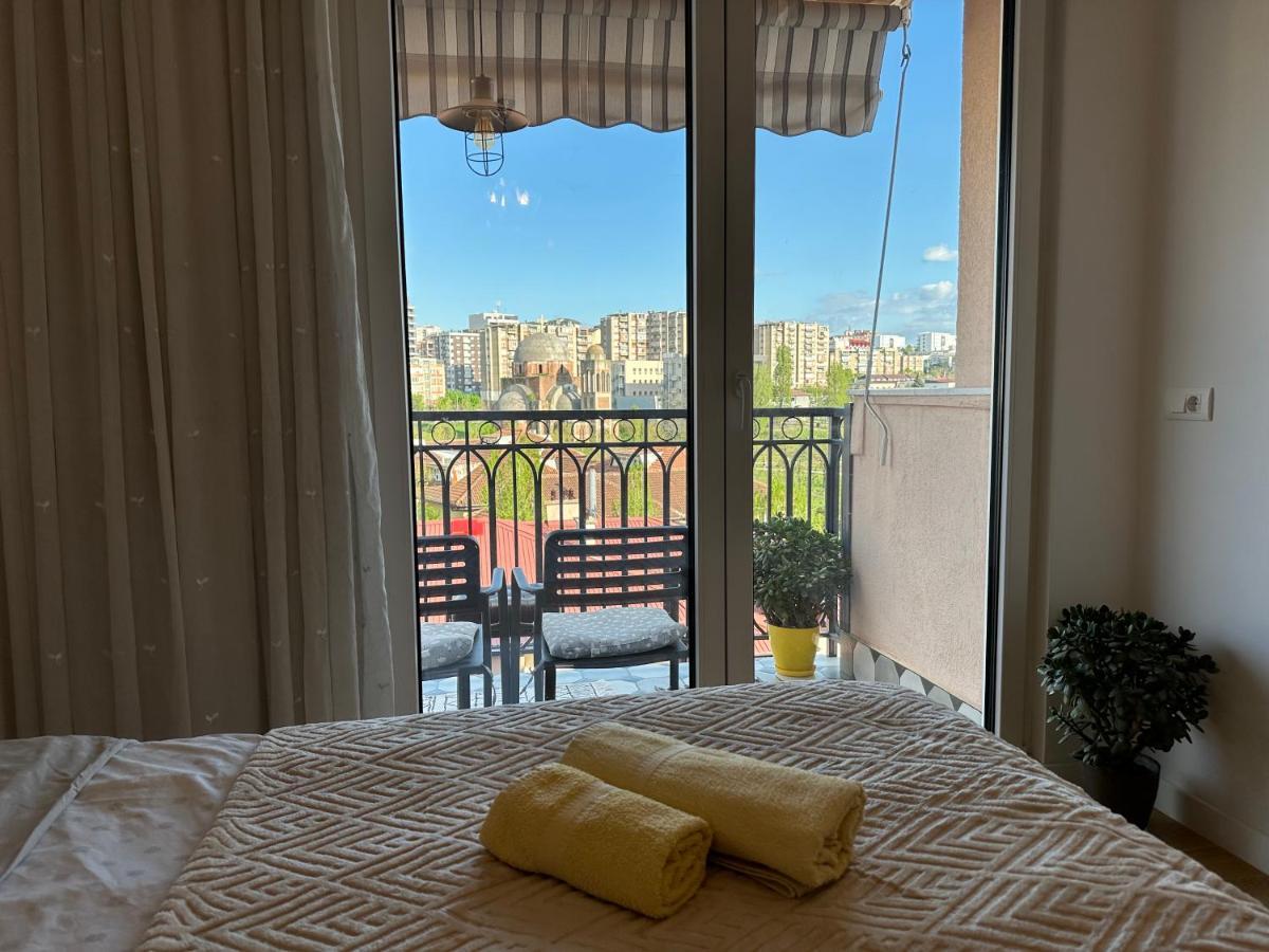 Yellowhouse Пристина Екстериор снимка