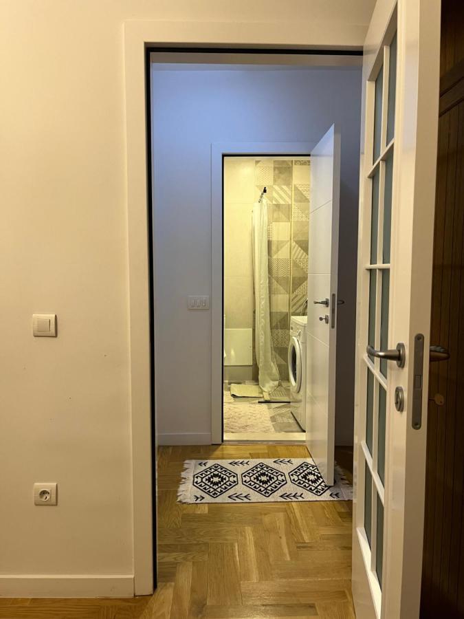Yellowhouse Пристина Екстериор снимка
